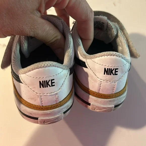 NIKE KIDS size 9 GUC - Picture 6 of 6